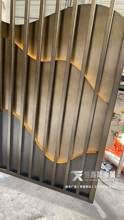 發光不銹鋼山巒景墻 材料科學與中式美學的融合創新